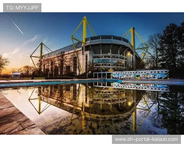 球迷高歌助威点燃激情,多特蒙德主场再现火热盛景 球迷高歌助威点燃激情,多特蒙德主场再现火热盛景